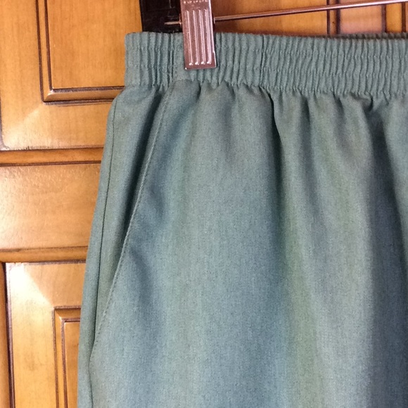 FINAL SALE PRICE Alfred Dunner Pale Green Slacks in Size 10 - Picture 2 of 5
